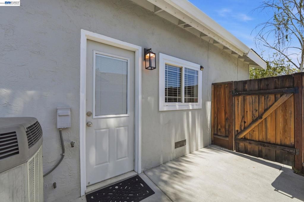 Image 41 of property listing at 6093 Blacklock Ct, San Jose, CA 95123