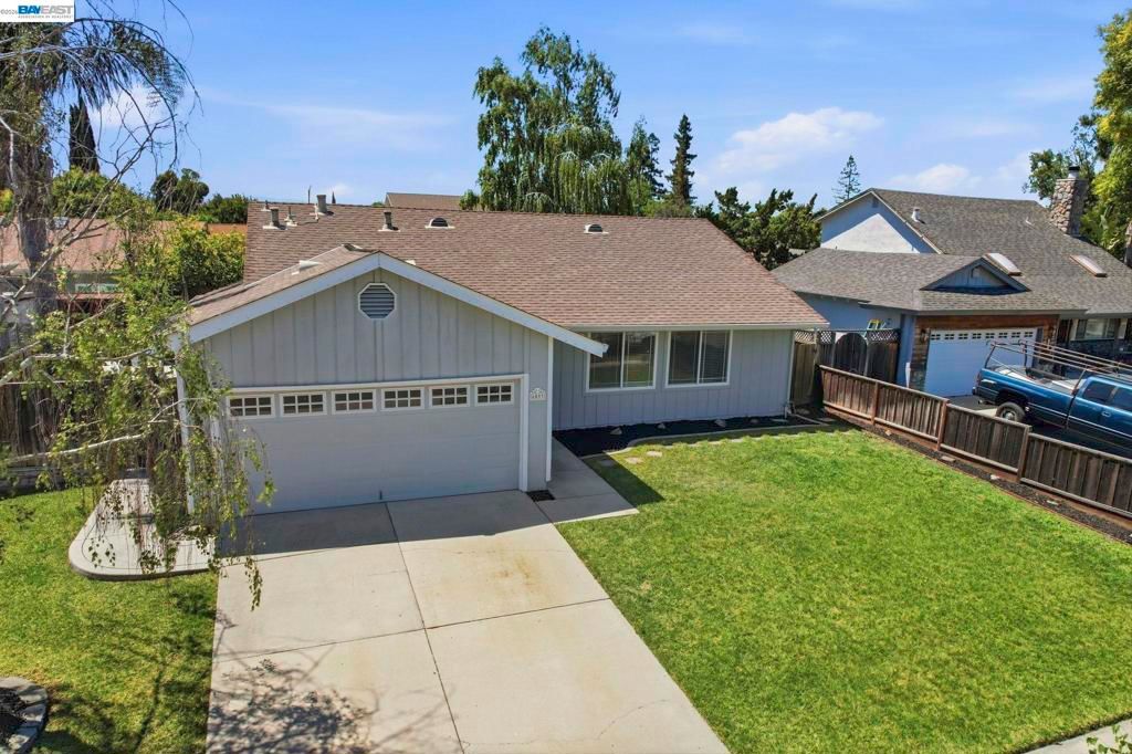 Image 42 of property listing at 6093 Blacklock Ct, San Jose, CA 95123