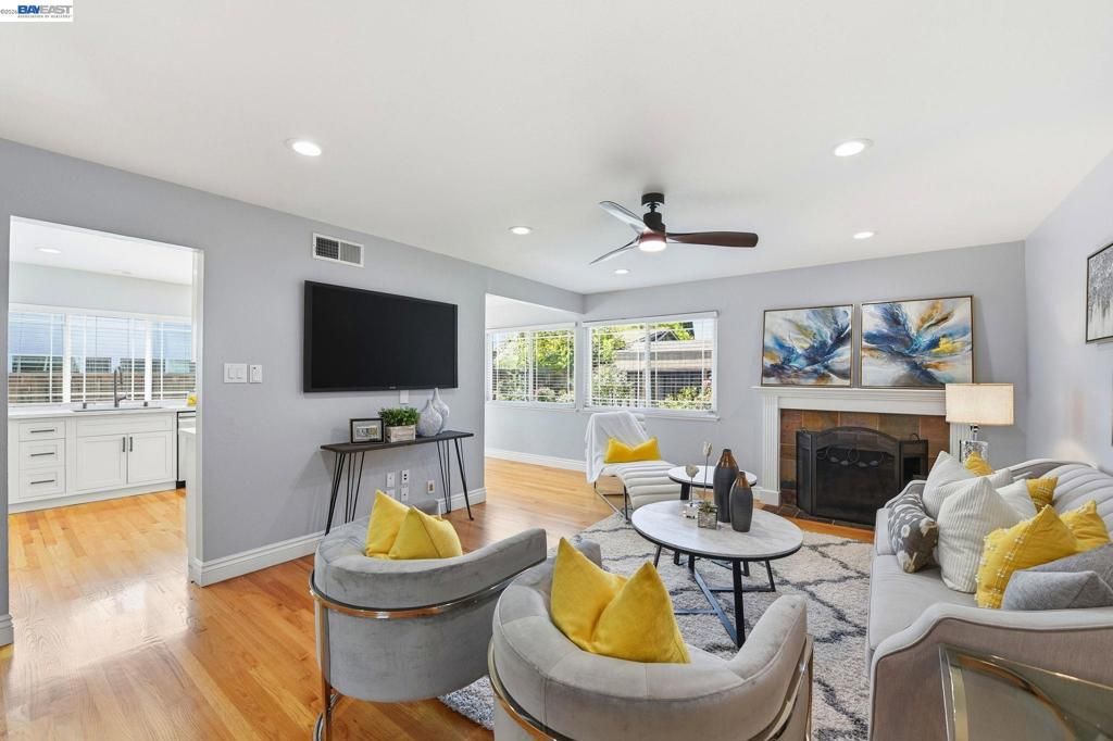 Image 6 of property listing at 6093 Blacklock Ct, San Jose, CA 95123