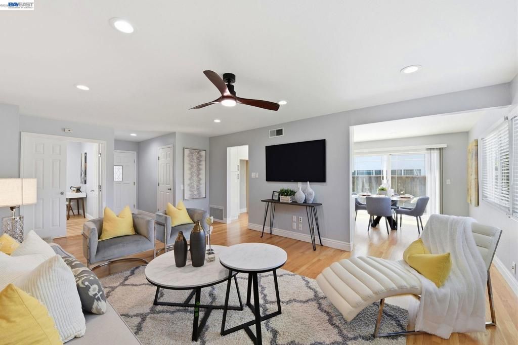 Image 9 of property listing at 6093 Blacklock Ct, San Jose, CA 95123