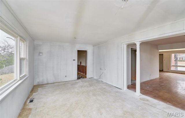 8637 Mayflower Court, St Louis, MO 63132