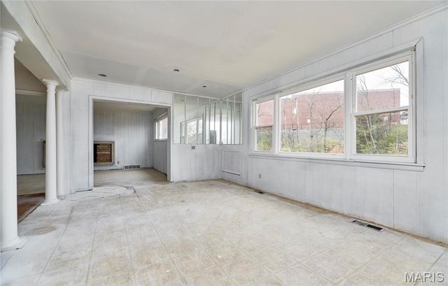 8637 Mayflower Court, St Louis, MO 63132