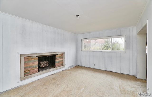 8637 Mayflower Court, St Louis, MO 63132