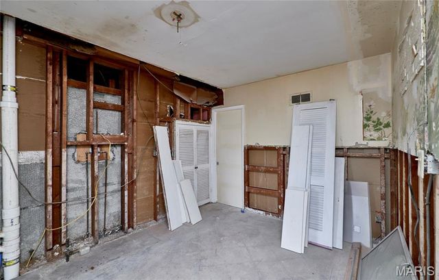 8637 Mayflower Court, St Louis, MO 63132