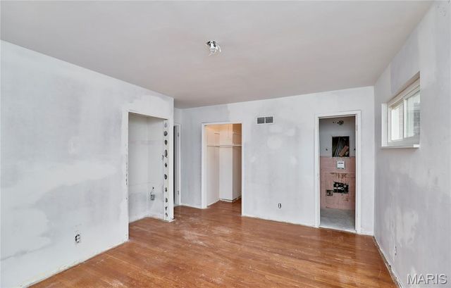 8637 Mayflower Court, St Louis, MO 63132