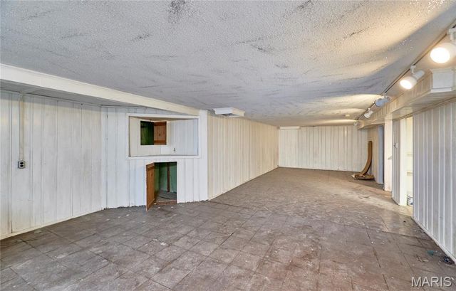 8637 Mayflower Court, St Louis, MO 63132