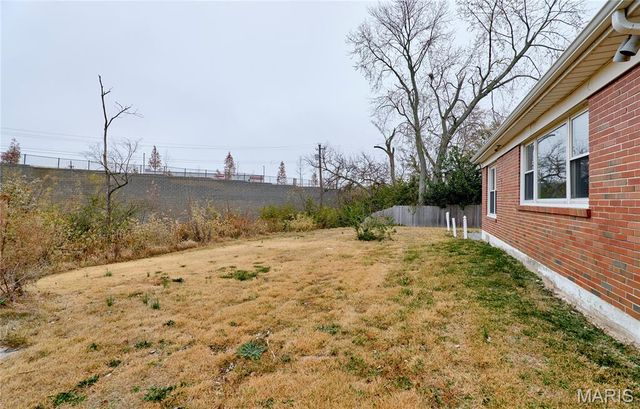 8637 Mayflower Court, St Louis, MO 63132