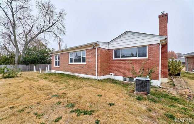 8637 Mayflower Court, St Louis, MO 63132