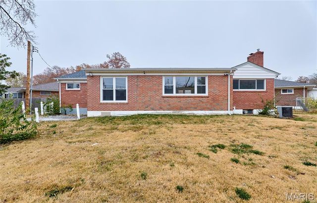 8637 Mayflower Court, St Louis, MO 63132