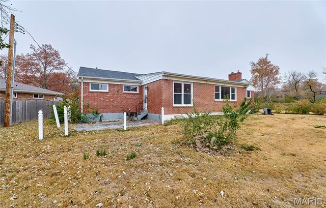 8637 Mayflower Court, St Louis, MO 63132