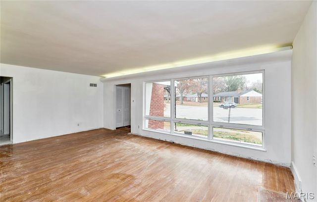 8637 Mayflower Court, St Louis, MO 63132