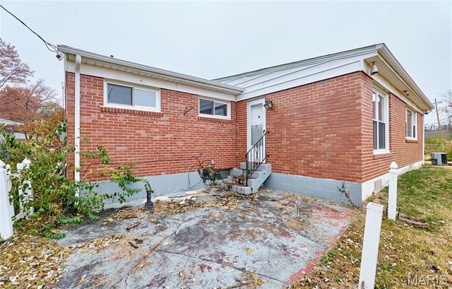 8637 Mayflower Court, St Louis, MO 63132