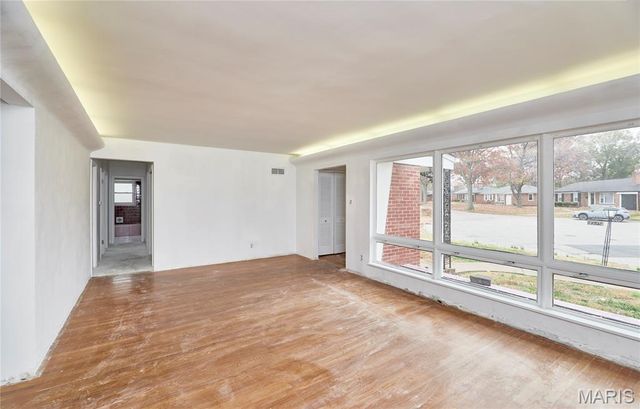 8637 Mayflower Court, St Louis, MO 63132