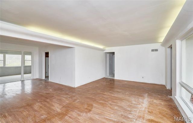 8637 Mayflower Court, St Louis, MO 63132