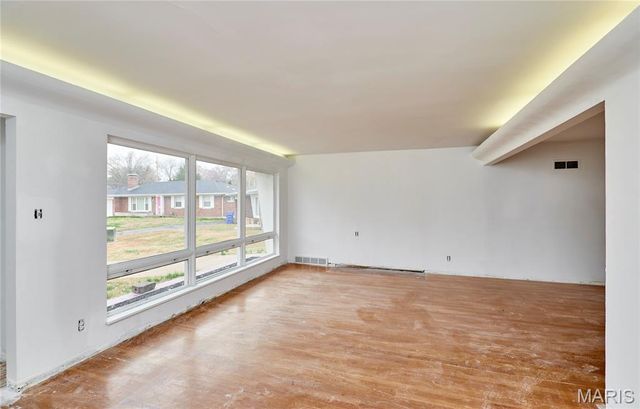 8637 Mayflower Court, St Louis, MO 63132