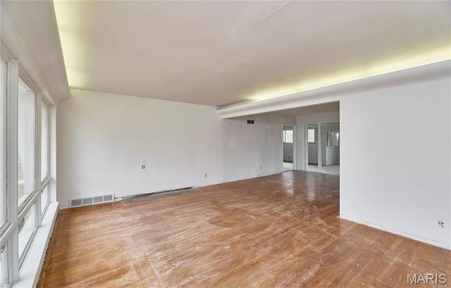 8637 Mayflower Court, St Louis, MO 63132