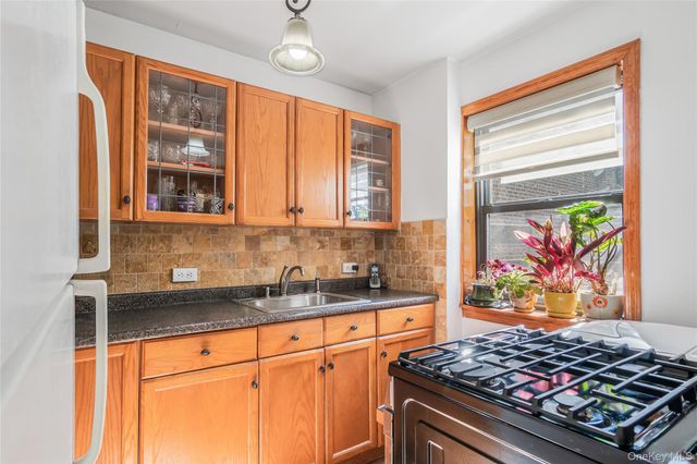 218-12 43rd Avenue 2E, Bayside, NY 11361