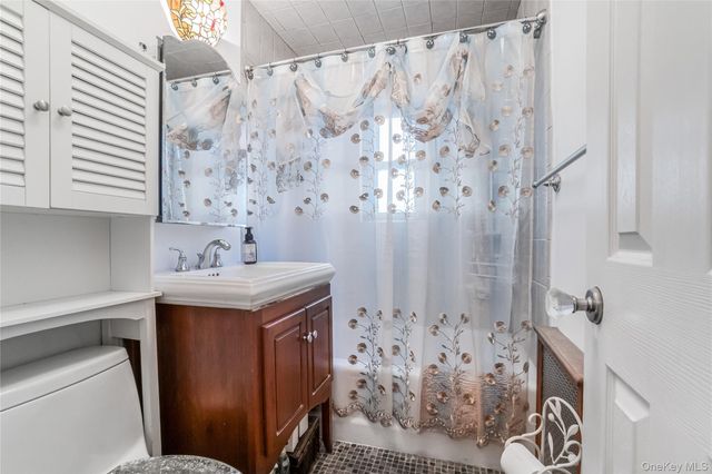 218-12 43rd Avenue 2E, Bayside, NY 11361