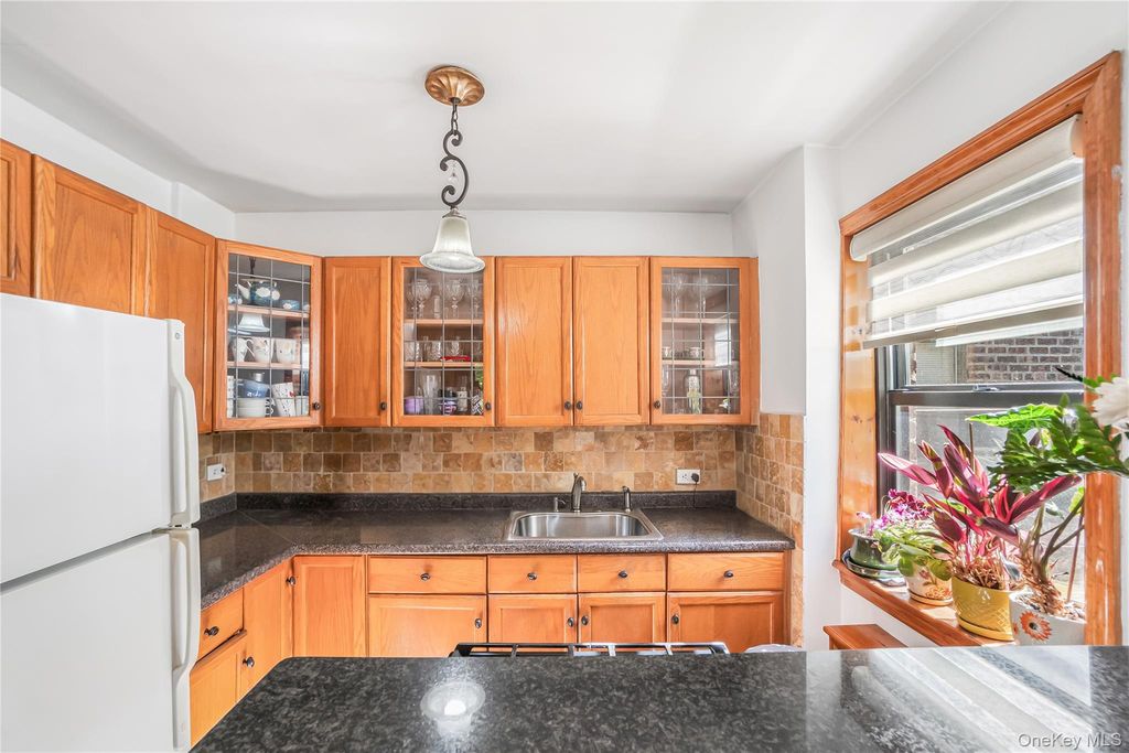 218-12 43rd Avenue 2E, Bayside, NY 11361
