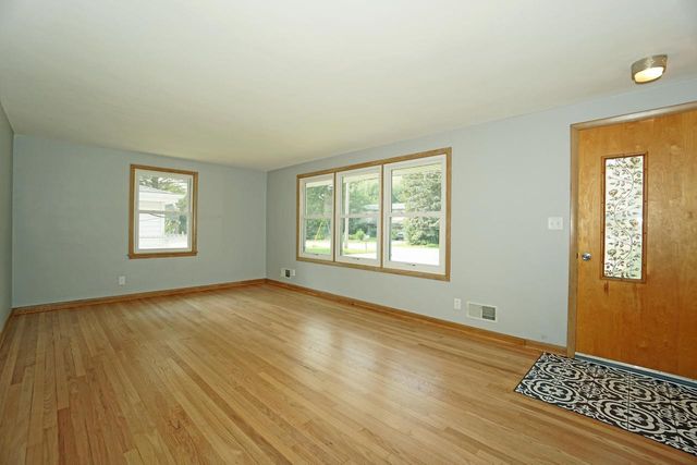 573 11th PLACE, Kenosha, WI 53140