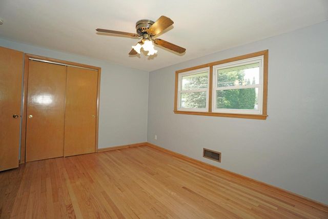 573 11th PLACE, Kenosha, WI 53140