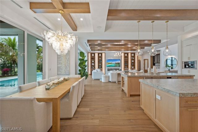 570 HARBOUR DR, Naples, FL 34103