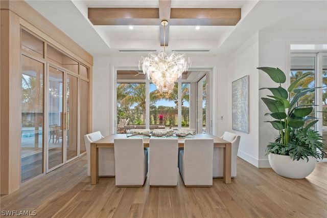 570 HARBOUR DR, Naples, FL 34103