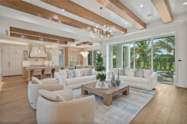 570 HARBOUR DR, Naples, FL 34103