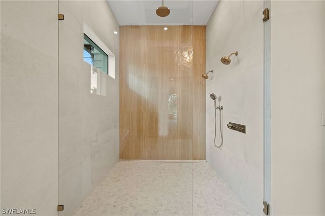 570 HARBOUR DR, Naples, FL 34103