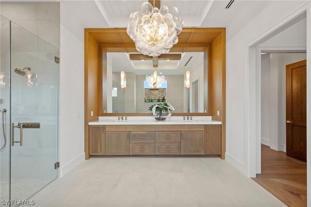 570 HARBOUR DR, Naples, FL 34103