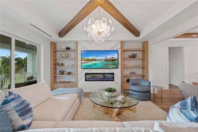 570 HARBOUR DR, Naples, FL 34103