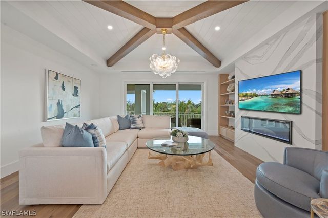 570 HARBOUR DR, Naples, FL 34103