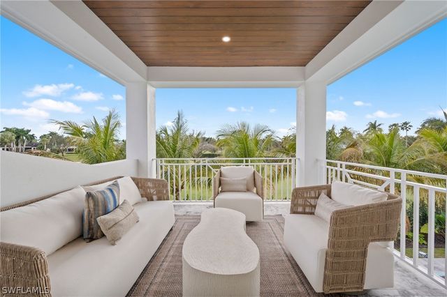 570 HARBOUR DR, Naples, FL 34103