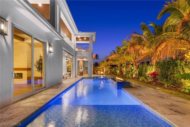 570 HARBOUR DR, Naples, FL 34103