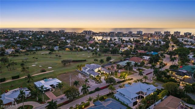 570 HARBOUR DR, Naples, FL 34103