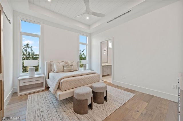 570 HARBOUR DR, Naples, FL 34103