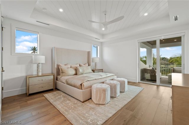 570 HARBOUR DR, Naples, FL 34103