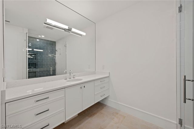 570 HARBOUR DR, Naples, FL 34103