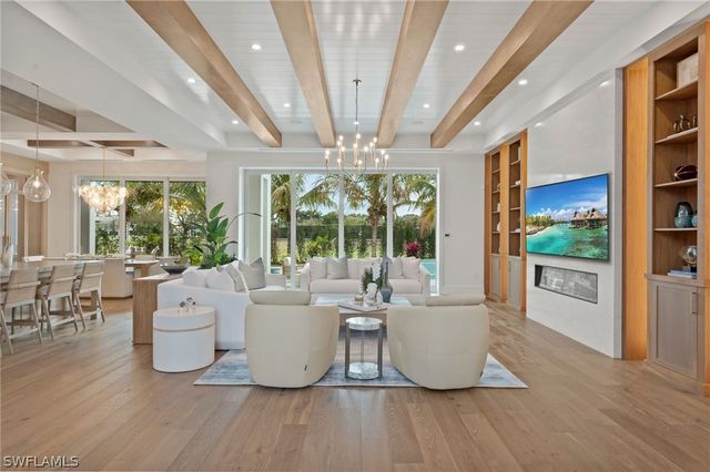 570 HARBOUR DR, Naples, FL 34103