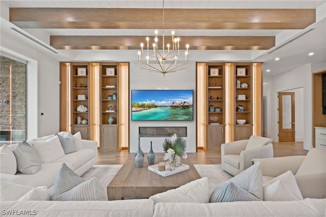 570 HARBOUR DR, Naples, FL 34103