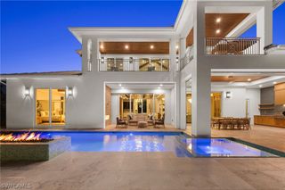 570 HARBOUR DR, Naples, FL 34103