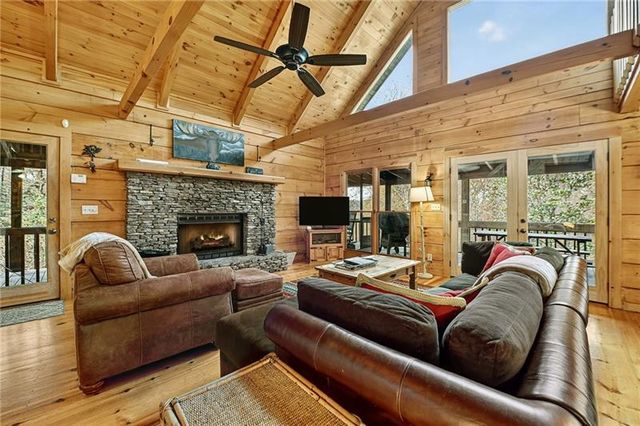 100 Arrow Way, Mineral Bluff, GA 30559