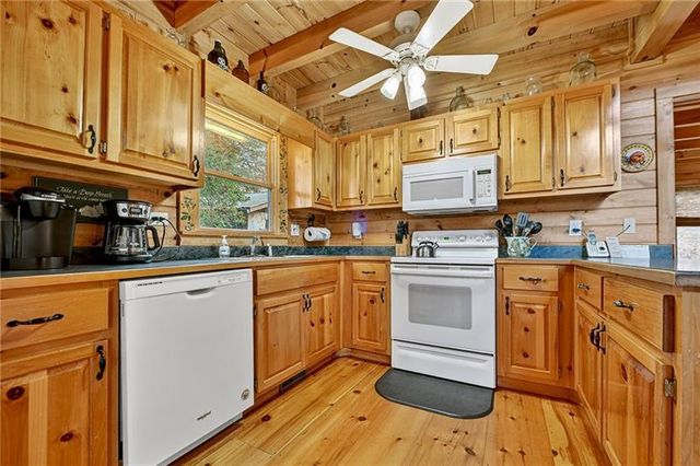 100 Arrow Way, Mineral Bluff, GA 30559