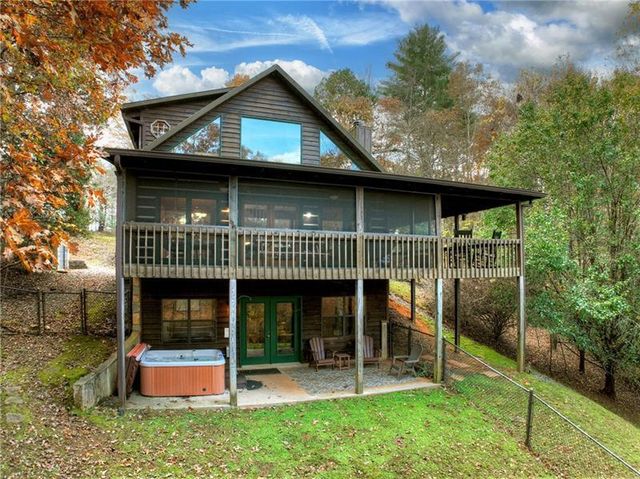 100 Arrow Way, Mineral Bluff, GA 30559