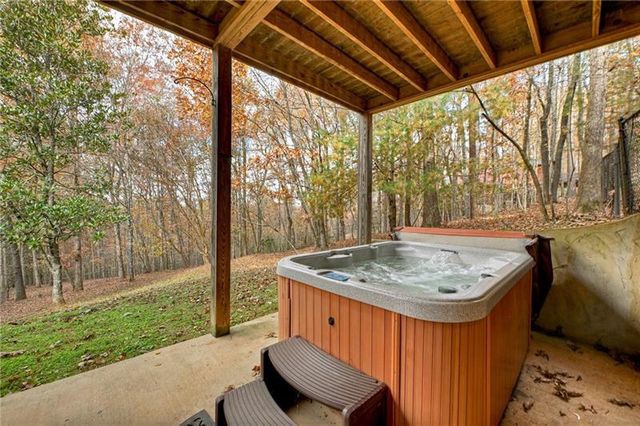 100 Arrow Way, Mineral Bluff, GA 30559