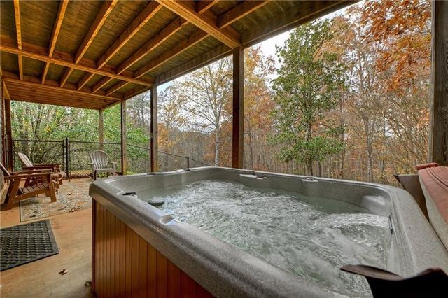 100 Arrow Way, Mineral Bluff, GA 30559