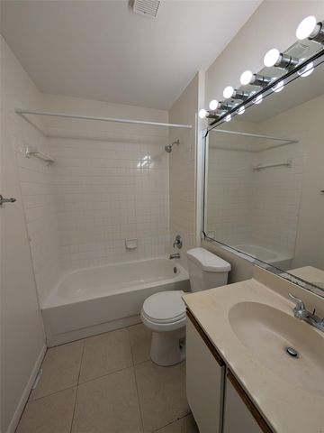 5741 Riverside Drive 201, Coral Springs, FL 33067