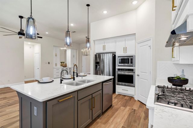 1928 Crested Ridge Road, Fort Worth, TX 76008