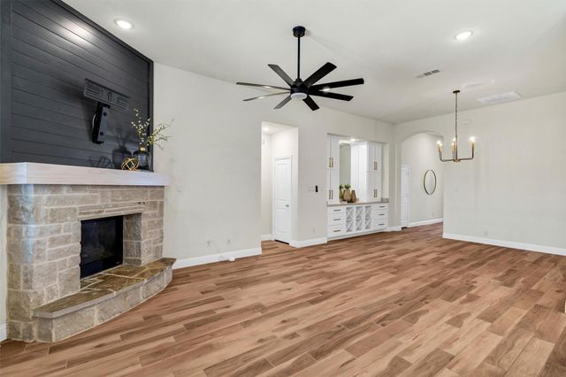 1928 Crested Ridge Road, Fort Worth, TX 76008