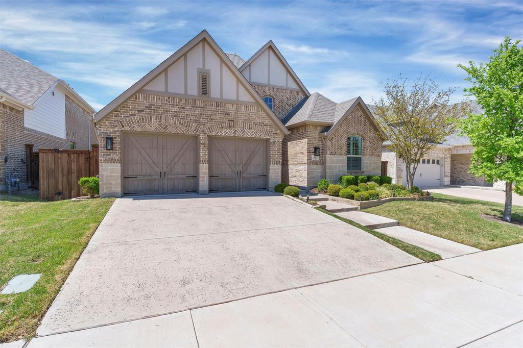 1928 Crested Ridge Road, Fort Worth, TX 76008